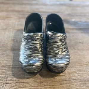 Dansko size 39